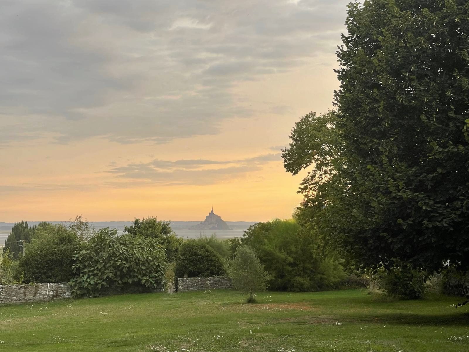 Vue du Mont-Saint-Michel depuis le prieuré